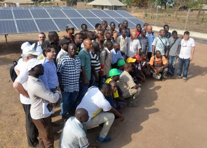 Image of Clean Energy Mini-Grid Policy Development Guide available in Portuguese