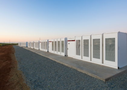 Image of Tesla beats deadline, switches on gigantic Australian battery array